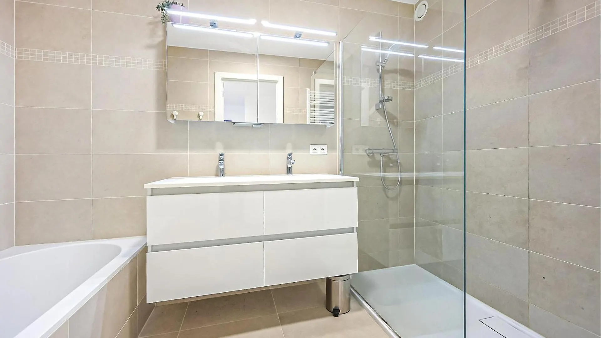 2 Bedroom Gorgeous Apartment In Oostende